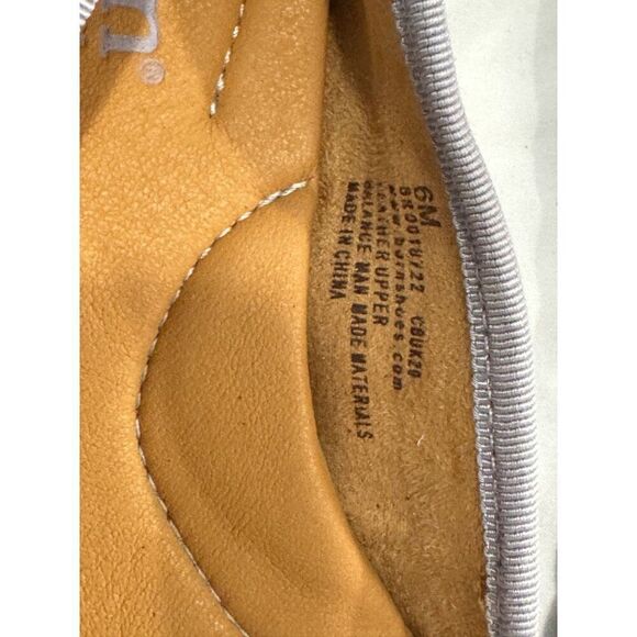 Born Suede Leather Grey Ballet Flats Size 6 EUC w/ Bow Classy and Comfortable - Picture 3 of 8